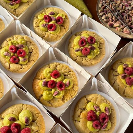 Pistachio and chocolate cookies